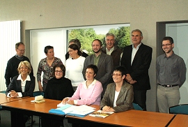 Le groupe des �lus qu�b�cois dans les locaux du Pays de G�tine avec son pr�sident, Gilbert Favreau, et la repr�sentante de la R�gion, Fran�oise B�ly