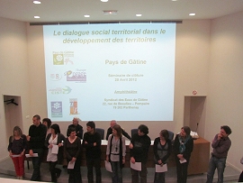 <p style='margin-top: 3px;'>les dipl�m�s � Dialogue social territorial �</p>